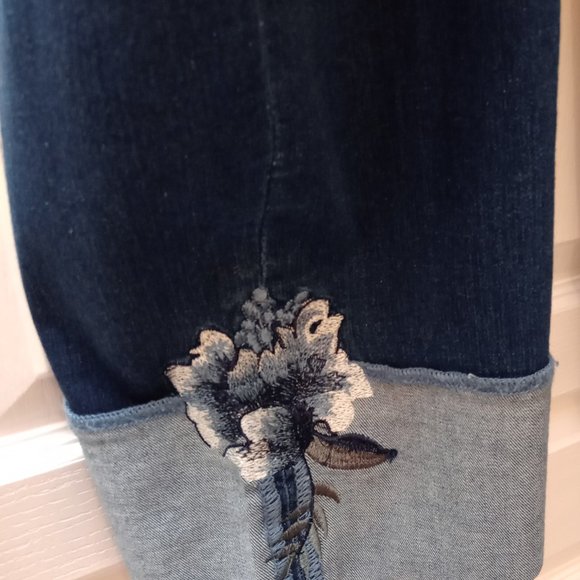 Simon Chang Aplique Capris - Picture 1 of 12